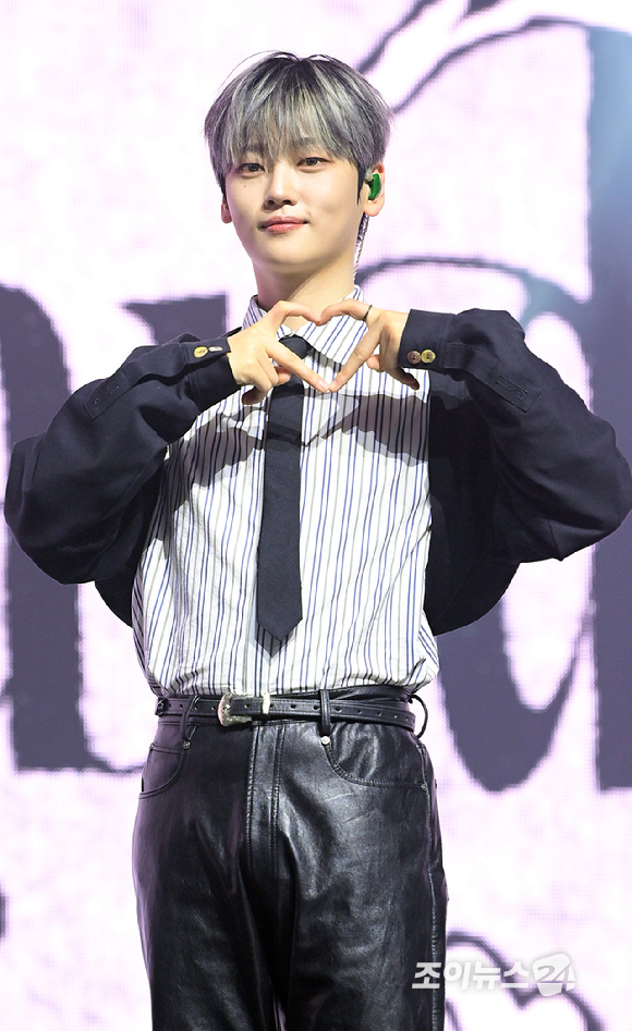 그룹 위아이 강석화가 29일 오후 서울 광진구 예스24라이브홀에서 열린 위아이(WEi) 여덟 번째 미니앨범 '원더랜드' 발매 기념 쇼케이스에 참석하고 있다. [사진=정소희 기자]