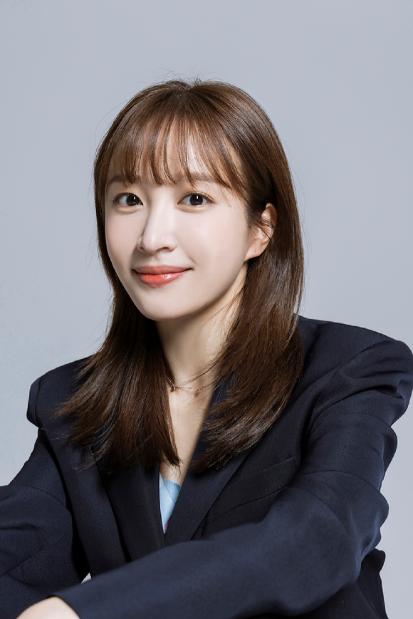 배우 안희연(EXID 하니)이 JTBC 드라마 '아이돌' 종영 인터뷰에 앞서 포즈를 취하고 있다. [사진=써브라임 아티스트 에이전시]