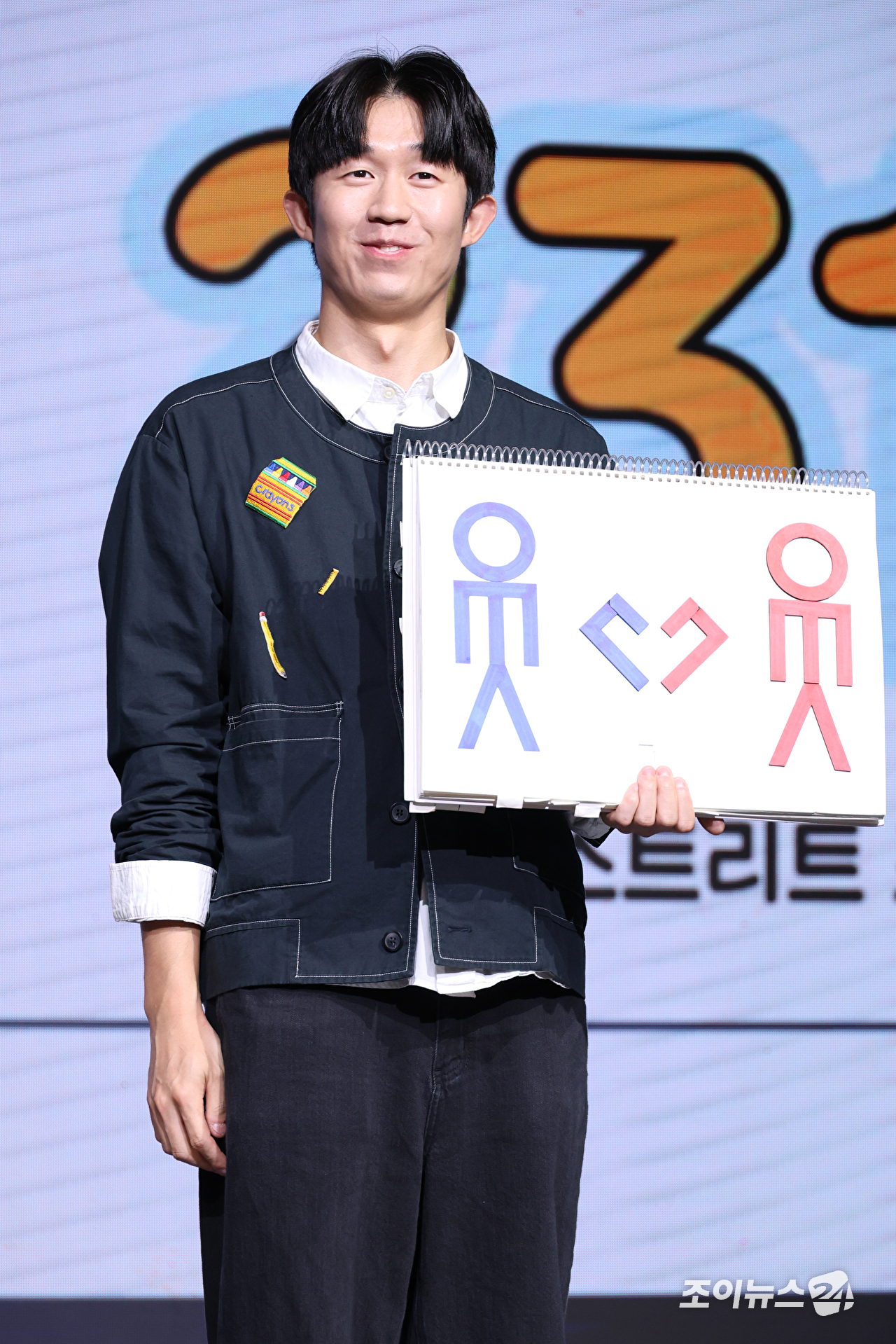 공연가 이석원이 24일 오후 서울 마포구 상암동 쇼킹케이팝센터에서 열린 '제14회 부산국제코미디페스티벌(BICF)' 기자회견에 참석해 축하공연 '231쇼'를 하고 있다. [사진=문수지 기자]