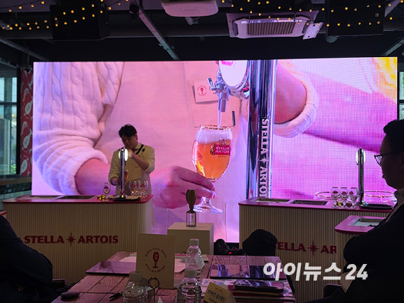 참가자 이장윤 씨가 퍼펙트 서브를 진행하고 있다. [사진=구서윤 기자]