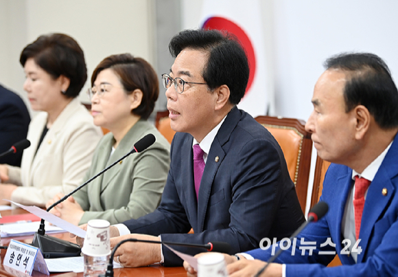 송언석 국민의힘 비상대책위원장 겸 원내대표가 7일 오전 서울 여의도 국회에서 열린 비상대책위원회의에서 발언하고 있다. [사진=곽영래 기자]