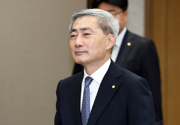 신현송 한국은행 총재가 지난달 27일 오전 서울 중구 한국은행에서 열린 금융통화위원회 회의에 참석하고 있다. [사진=사진공동취재단]