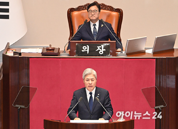 서왕진 조국혁신당 원내대표가 15일 서울 여의도 국회에서 열린 본회의에서 비교섭단체 대표 발언을 하고 있다. [사진=곽영래 기자]