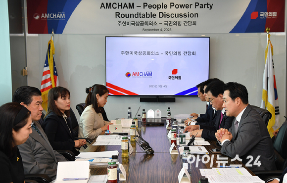 장동혁 국민의힘 대표가 4일 오후 서울 여의도 주한미국상공회의소에서 열린 국민의힘-주한미국상공회의소(AMCHAM) 간담회에서 발언을 하고 있다. [사진=곽영래 기자]