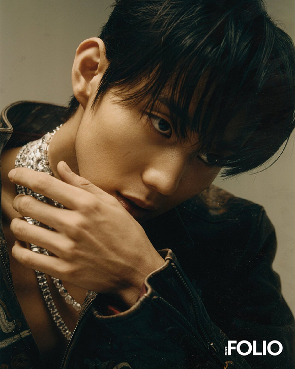 피원하모니 인탁이 화보 촬영에서 포즈를 취하고 있다. [사진=맨즈 폴리오]