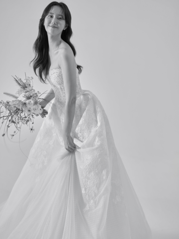 이유영이 결혼식 사진을 공개했다. [사진=이유영 SNS]