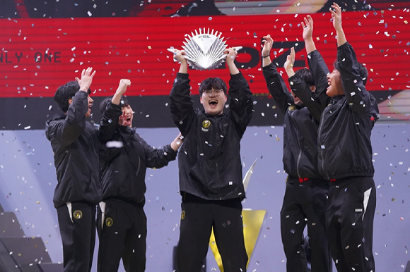 BNK FEARX 'NoiZ' 노영진이 '2026 FC 온라인 슈퍼 챔피언스 리그 스프링'에서 우승을 차지했다. [사진=넥슨]