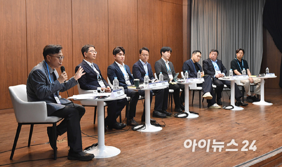 '제6회 아이뉴스24 금융정책포럼'이 '디지털자산기본법 이후, 한국 가상자산 시장의 새로운 질서'를 주제로 18일 서울 중구 은행회관 국제회의실에서 열렸다. 패널토론이 진행된 가운데 (왼쪽부터)좌장을 맡은 박광우 KAIST 금융전문대학원 교수, 패널로 참석한 최우영 법무법인 광장 변호사(디지털금융팀 공동팀장)-김병희 신한은행 AX디지털솔루션부 디지털자산Cell장-장보성 자본시장연구원 거시금융실장-조재우 한성대학교 사회과학부 부교수(한성대블록체인연구소장)-김호진 해시드오픈파이낸스 대표-김기석 비트플래닛 부대표-백상수 아이오트러스트 대표가 자리하고 있다. [사진=곽영래 기자]