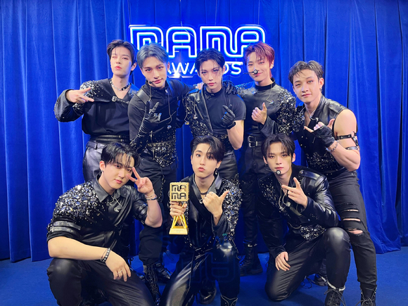 스트레이키즈가 지난달 29, 30일 일본 교세라 돔 오사카에서 열린 '2022 MAMA AWARDS'에서 3관왕을 달성했다. [사진=JYP엔터테인먼트]