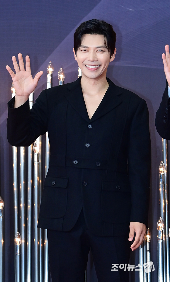 방송인 장성규-배우 설인아-로운이 31일 오후 서울 영등포구 여의도 KBS 신관홀에서 진행된 '2023 KBS 연기대상' 시상식에 MC로 참석하고 있다. [사진=정소희 기자]