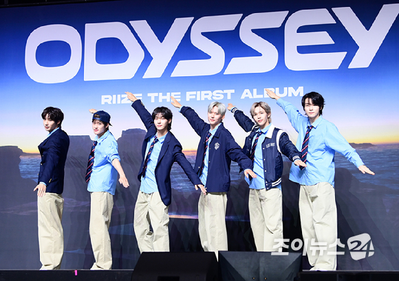 그룹 라이즈가 19일 오전 서울 용산구 블루스퀘어에서 열린 라이즈(RIIZE) 첫 정규 'ODYSSEY(오디세이)' 쇼케이스에 참석하고 있다. [사진=정소희 기자]
