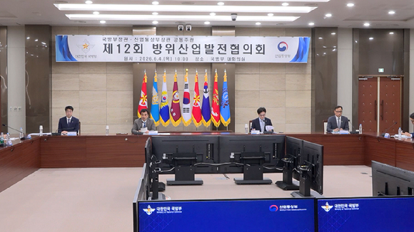 안규백 국방부 장관이 4일 진행된 '제12회 방위산업발전협의회'에서 발언하고 있다. [사진=산업부 제공]