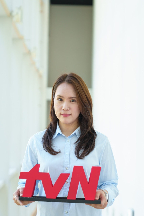 16일 서울 상암동 CJ ENM에서 열린 tvN '크리에이터 톡 2026'에서 박상혁 CJ ENM 플랫폼사업 미디어BU장이 포토타임을 갖고 있다. [사진=tvN]