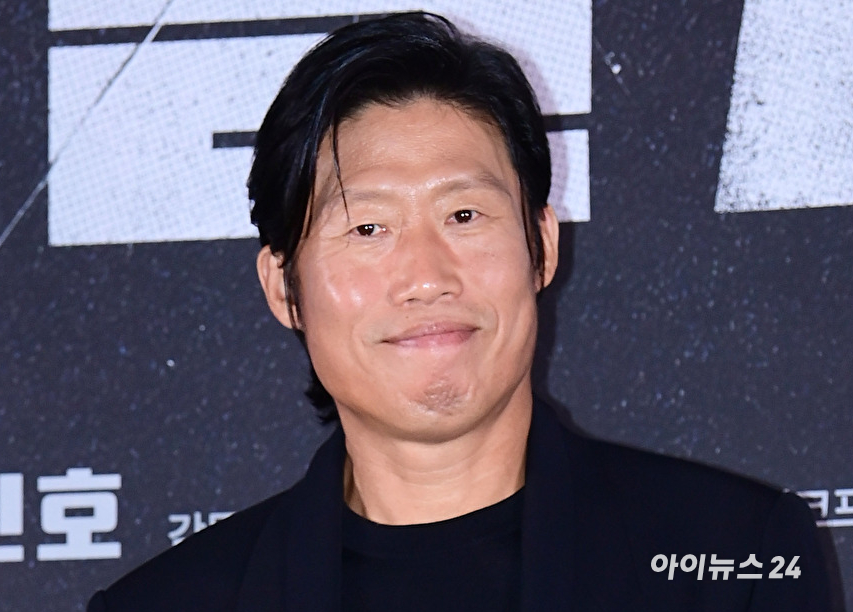 배우 유해진이 8일 오후 서울 강남구 삼성동 메가박스 코엑스점에서 진행된 영화 '암살자(들)'(감독 허진호) 언론시사회에 참석하고 있다. [사진=정소희 기자]