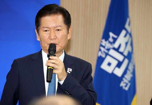 16일 전북 전주 더불어민주당 전북도당에서 열린 더불어민주당 호남발전특별위원회 제1차 전체 회의에서 정청래 당 대표가 축사하고 있다. 2025.9.16 [사진=연합뉴스]