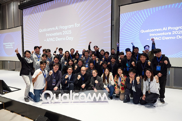 서울에서 개최된 퀄컴 AI 이노베이터 프로그램 2025 APAC 데모데이에 한국·일본·싱가포르에서 선발된 15개 스타트업이 참석했다. [사진=퀄컴]