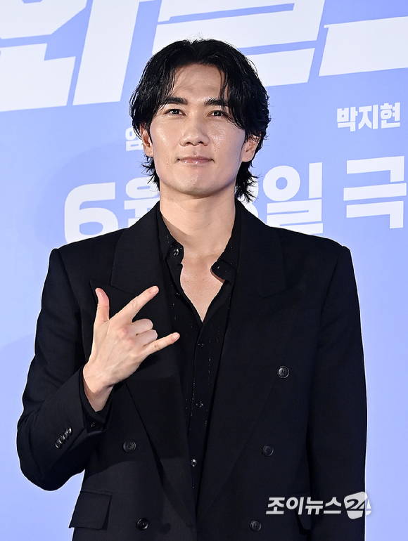 배우 엄태구가 7일 오전 서울 자양동 롯데시네마 건대입구에서 열린 영화 '와일드 씽' 제작보고회에서 포토타임을 갖고 있다. [사진=곽영래 기자]