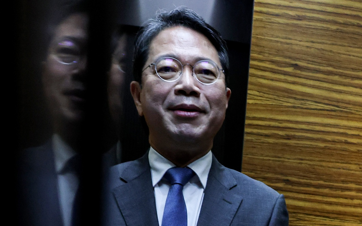 = 김승원 법무부 장관 후보자가 지난 11일 서울 종로구 적선현대빌딩에 마련된 인사청문회 준비 사무실로 출근하고 있다. 2026.9.11 [사진=연합뉴스]