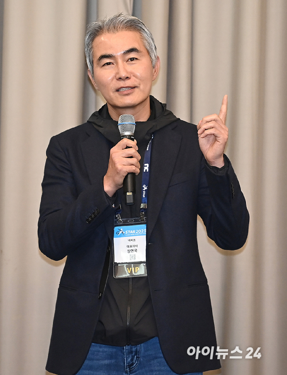 13일 부산 해운대구 벡스코에서 열린 국제게임전시회 '지스타 2025'에서 장현국 넥써쓰 대표가 간담회를 진행하고 있다. [사진=곽영래 기자]