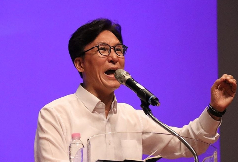 더불어민주당 송영길&middot;정청래&middot;김민석 당 대표 후보(이상 기호순)가 지난 5일 서울 영등포구 여의도 KBS에서 열린 제2차 TV 토론회를 준비하고 있다. [사진=연합뉴스]