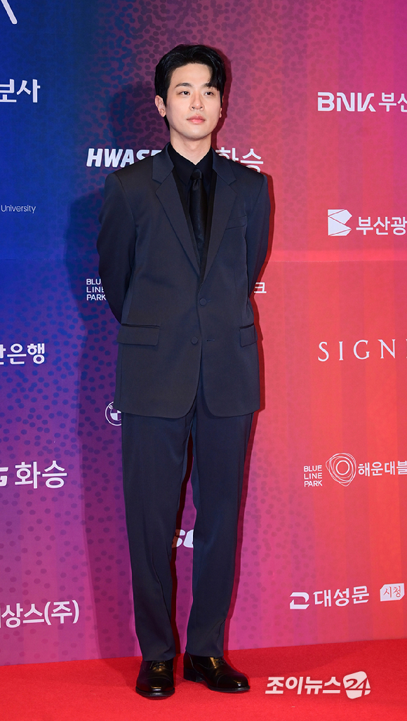 배우 박정민이 18일 오후 부산광역시 시그니엘 그랜드볼룸에서 열린 제33회 부일영화상에 시상식에 참석하고 있다. [사진=정소희 기자]