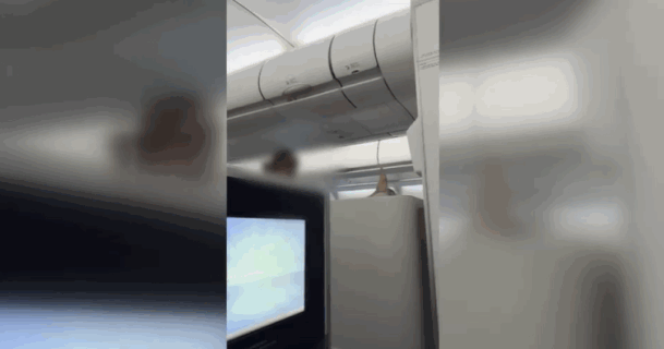 KTX에서 앞좌석에 발을 올린 중년 여성 승객. [사진=JTBC '사건반장']