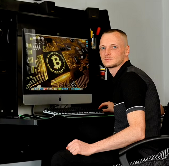 비트코인이 든 하드 드라이브를 실수로 버린 영국의 제임스 하웰스 .[사진=SNS]