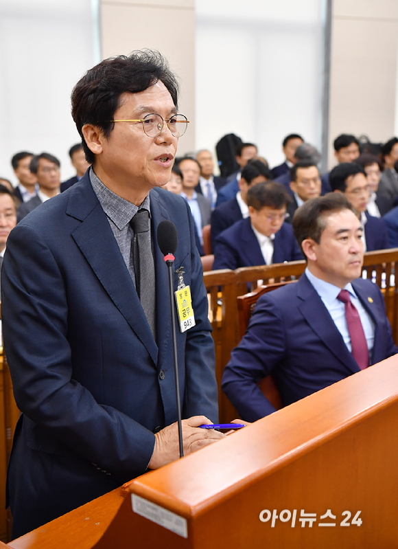 김철문 경북경찰청장이 11일 오전 서울 여의도 국회에서 열린 행정안전위원회 전체회의에서 질의에 답변하고 있다. [사진=곽영래 기자]