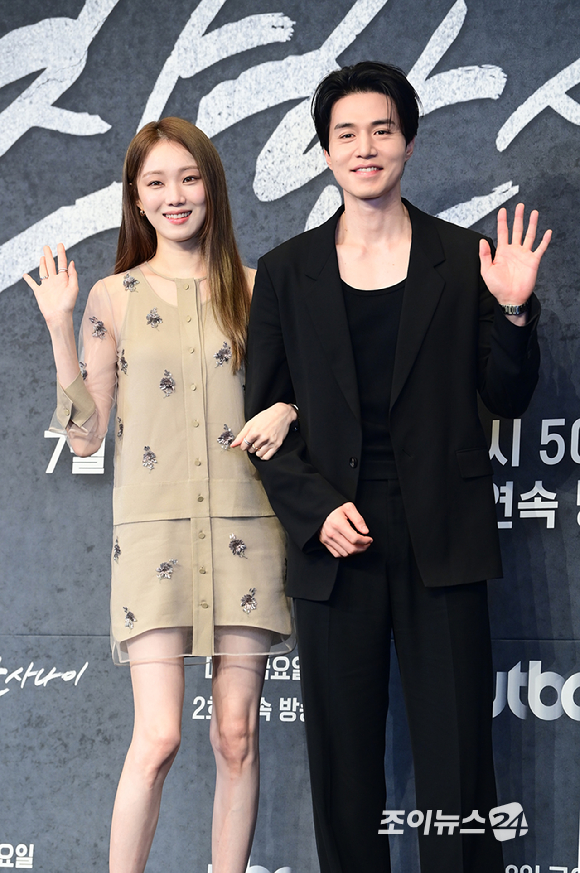 배우 이성경과 이동욱이 14일 오후 서울 영등포구 더링크 호텔에서 열린 JTBC 새 금요시리즈 '착한 사나이' 제작발표회에 참석하고 있다. [사진=정소희 기자]