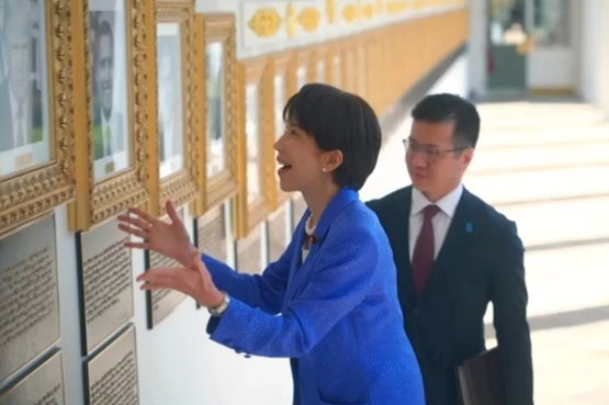 다카이치 총리가 백악관 만찬장에서 춤을 추고 있다. [사진=백악관 홈페이지 ]