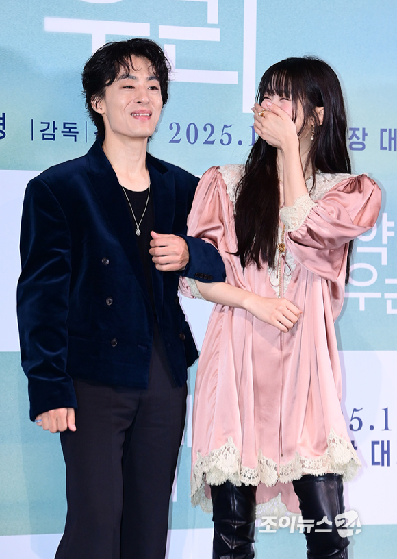 배우 구교환과 문가영이 18일 오후 서울 용산구 CGV 용산아이파크몰에서 열린 영화 '만약에 우리'(감독 김도영) 언론시사회에 참석하고 있다. [사진=정소희 기자]