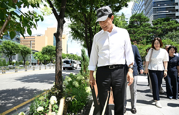 서울 구로구 G밸리 일대에 조성된 가로숲정원 전경. [사진=서울시]