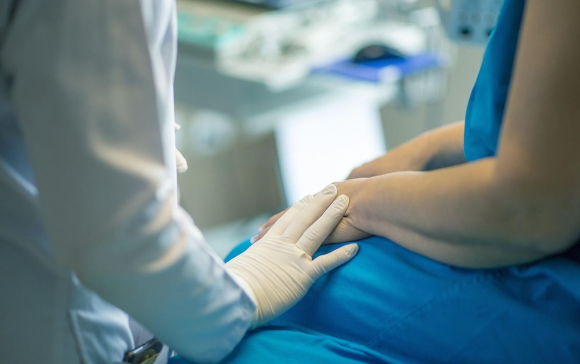 치과 의원 엑스레이 촬영실과 외부 버스 정류장 등에서 여성 수백 명을 불법 촬영한 30대 치위생사가 항소심에서 징역형 집행유예 판결을 받았다. 본 기사와 무관한 이미지. [사진=픽사베이@fernandozhiminaicela]