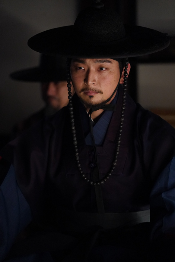 배우 정진운이 영화 '왕과 사는 남자'에서 열연하고 있다. [사진=(주)쇼박스]