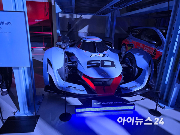 2019년 WRC 레이스에 출전했던 'i20 WRC Coupe'를 통해 실제 당시 주행 상황을 영상과 함께 맵핑 시현하고 있다. [영상=김종성 기자]