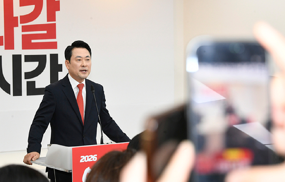 6일 경기도 수원시 장안구 국민의힘 경기도당에서 열린 '제9회 전국동시지방선거 경기도당 필승 결의대회'에서 양향자 경기도지사 후보와 각 시ㆍ군 기초단체장 후보들이 기념촬영을 하고 있다. 2026.5.6 [공동취재] [사진=연합뉴스]