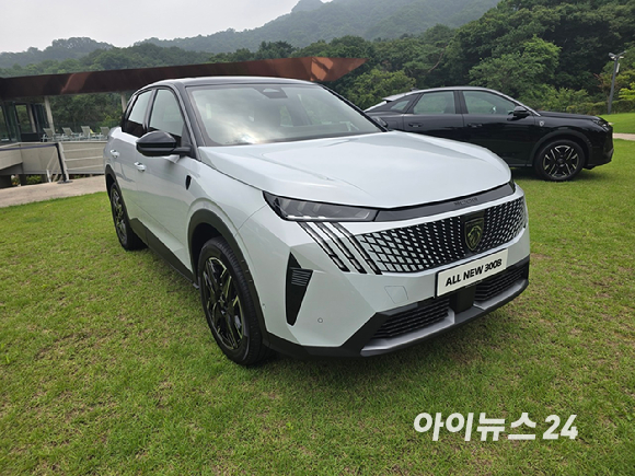 푸조 '올 뉴 3008 스마트 하이브리드' 정측면. [사진=김종성 기자]