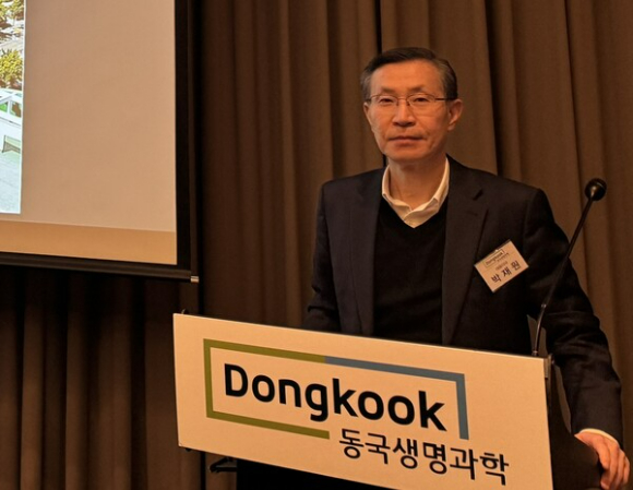 박재원 동국생명과학 대표가 24일 서울 여의도 콘래드 호텔에서 기자간담회를 진행하고 있다. [사진=동국생명과학]