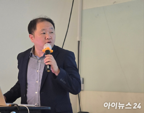 지난 달 29일 서울 강남구 일대에서 남영준 과학기술정보통신부 주파수정책과장이 '대한민국 스펙트럼 플랜' 최종안을 발표하고 있다. [사진=안세준 기자]