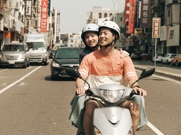 키요하라 카야와 허광한이 영화 '청춘 18X2 너에게로 이어지는 길'에서 호흡을 맞추고 있다. [사진=(주)쇼박스]