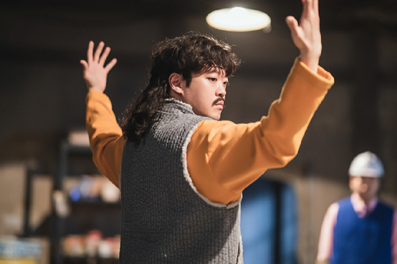 배우 정순원이 넷플릭스 시리즈 '닭강정'에서 열연하고 있다. [사진=넷플릭스]