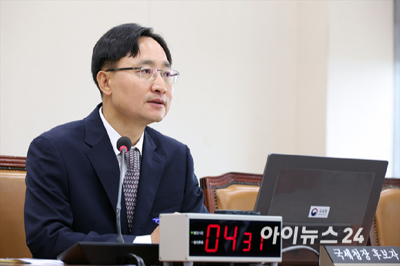 임광현 국세청장 후보자가 15일 서울 여의도 국회에서 열린 국회 기획재정위원회 임광현 국세청장 후보자 인사청문회에서 질의에 답변하고 있다. [사진=곽영래 기자]