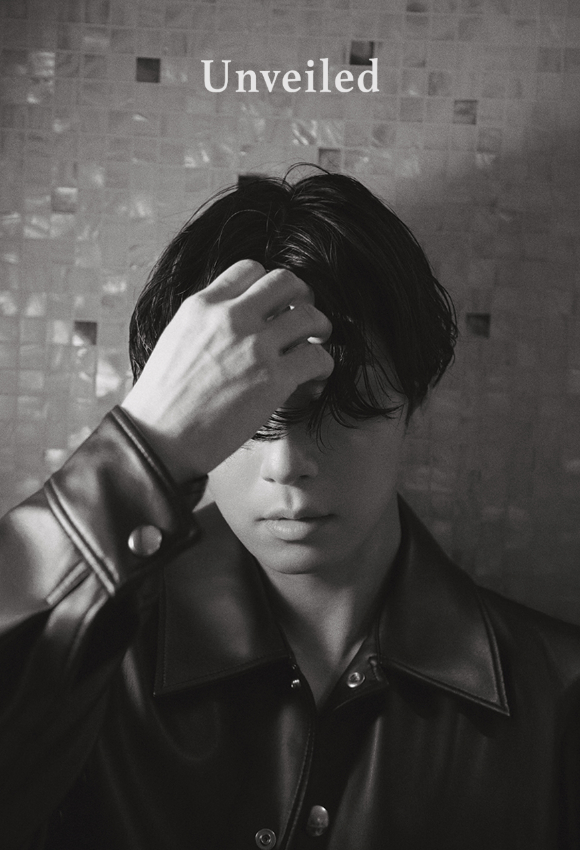 박서준 프리미엄 포토북 Unveiled(언베일드) [사진=어썸이엔티, 박서준 프리미엄 포토북 'Unveiled']