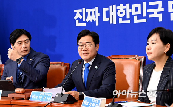 박찬대 더불어민주당 당대표 직무대행 겸 원내대표가 13일 오전 서울 여의도 국회에서 열린 최고위원회의에서 발언하고 있다. [사진=곽영래 기자]