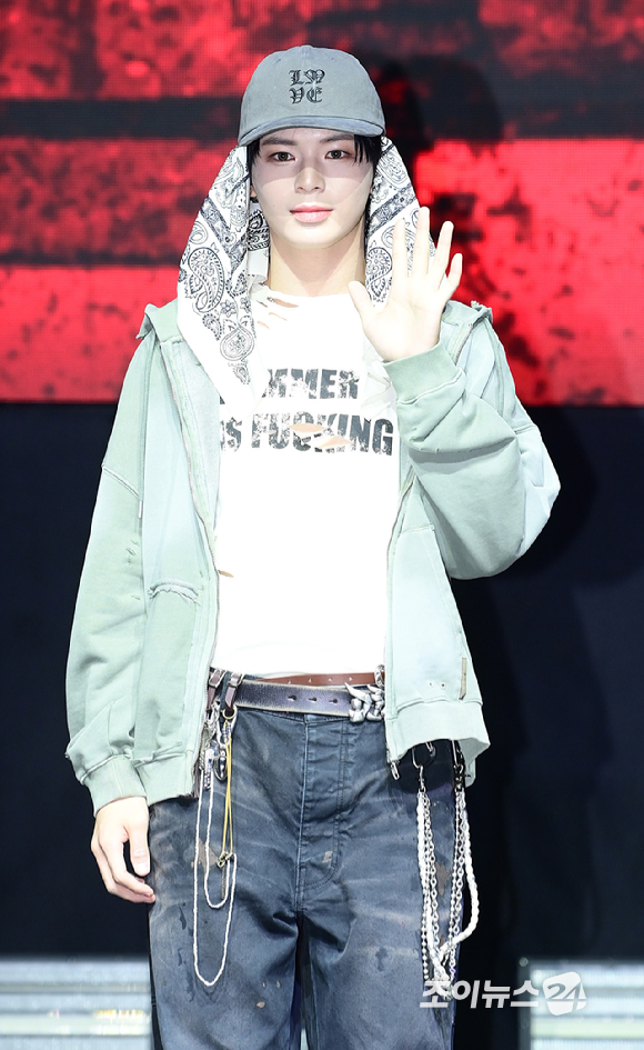 그룹 이븐 문정현이 20일 서울 영등포구 명화아트홀에서 열린 이븐(EVNNE) 첫 싱글 '뱉어 (Backtalk)' 컴백 쇼케이스에 참석하고 있다. [사진=정소희 기자]