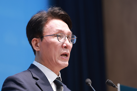 김민석 더불어민주당 당 대표 후보가 22일 서울 여의도 국회 소통관에서 4대 개혁 과제를 발표하고 있다. [사진=연합뉴스]