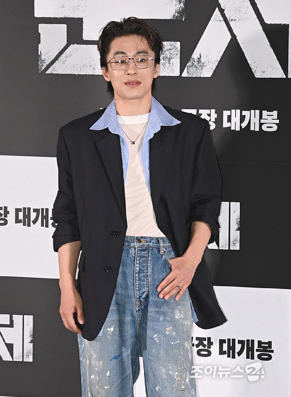 배우 구교환이 20일 오후 서울 용산구 CGV 용산아이파크몰에서 영화 '군체' 언론 시사회에서 포토타임을 갖고 있다. [사진=곽영래 기자]