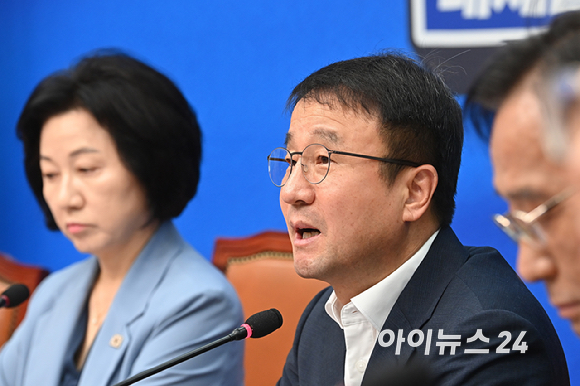 한병도 더불어민주당 당대표 직무대행 겸 원내대표가 11일 서울 여의도 국회에서 열린 중앙위원회의에서 발언하고 있다. [사진=곽영래 기자]