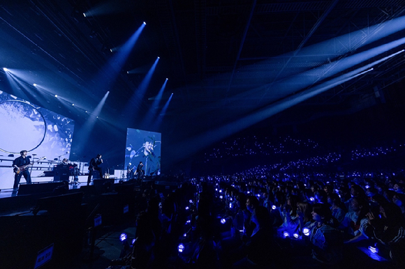 밴드 엔플라잉이 9일 서울 올림픽공원 올림픽홀에서 열린 단독 콘서트 '2025 N.Flying LIVE '&CON4 : FULL CIRCLE''(2025 엔플라잉 라이브 '엔콘4 : 풀 서클')에서 멋진 공연을 펼치고 있다. [사진=FNC엔터테인먼트]