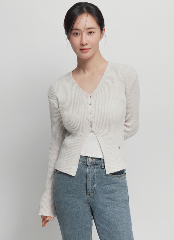 소녀시대 멤버이자 배우 권유리가 영화 '돌핀' 인터뷰에 앞서 포즈를 취하고 있다. [사진=SM엔터테인먼트]